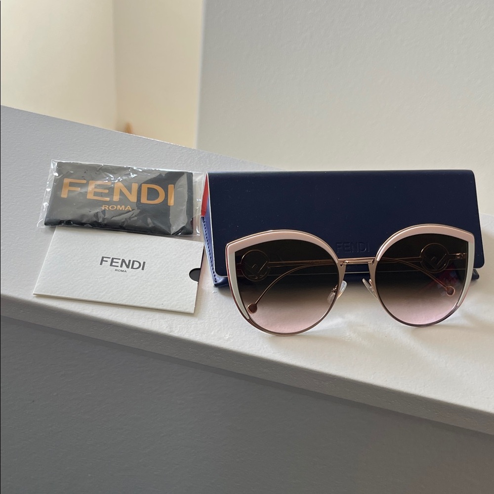 Fendi Rose-Tinted Sunglasses